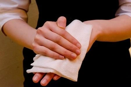 مناديل الأنسجة الرطبة تضيف اللون إلى خدمات الفنادق